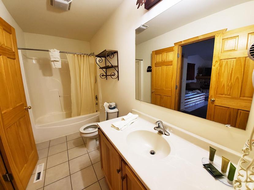 Grand Bear Resort At Starved Rock Utica ภายนอก รูปภาพ